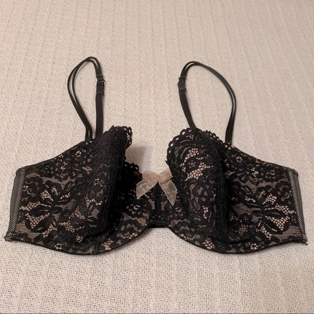 EUC Black Lace & Mesh w/ Pastel Pink Lining & Bow Bra b.tempt'd by Wacoal